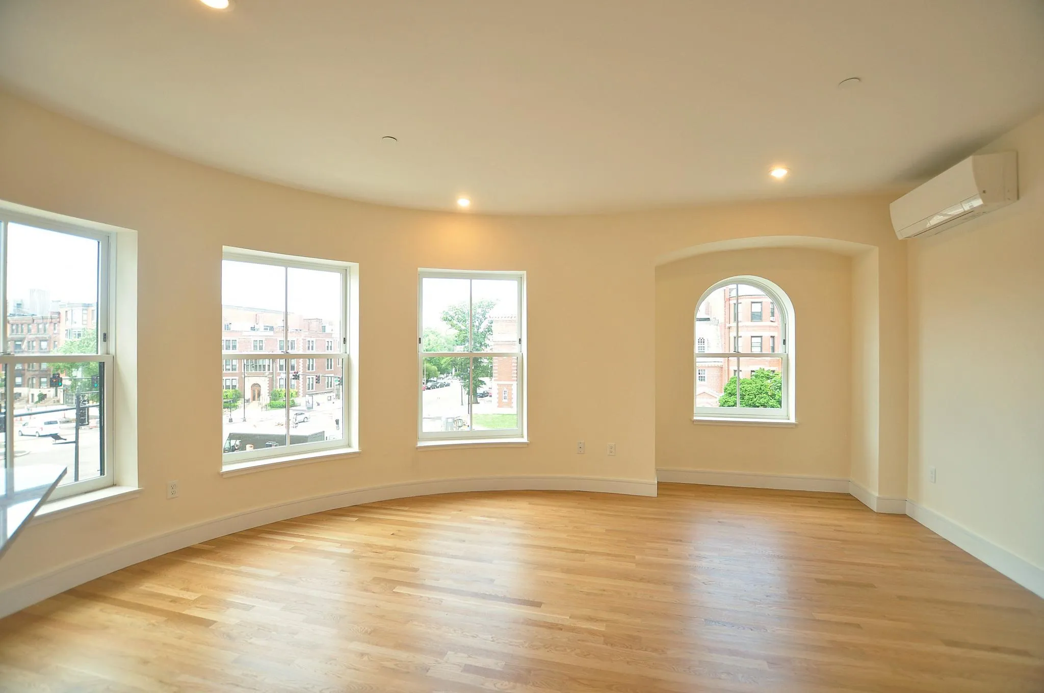 1 bed, 1 bath apartment for rent at 877 Beacon St Unit 3, Fenway — photo 3 of 9