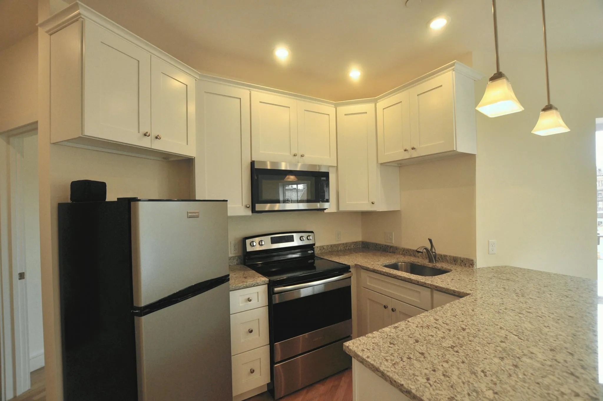 1 bed, 1 bath apartment for rent at 877 Beacon St Unit 3, Fenway — photo 2 of 9