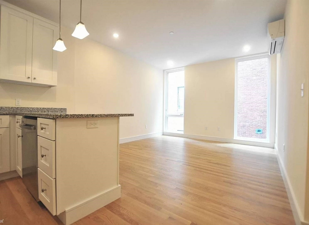 1 bed, 1 bath apartment for rent at 877 Beacon St Unit 407, Fenway