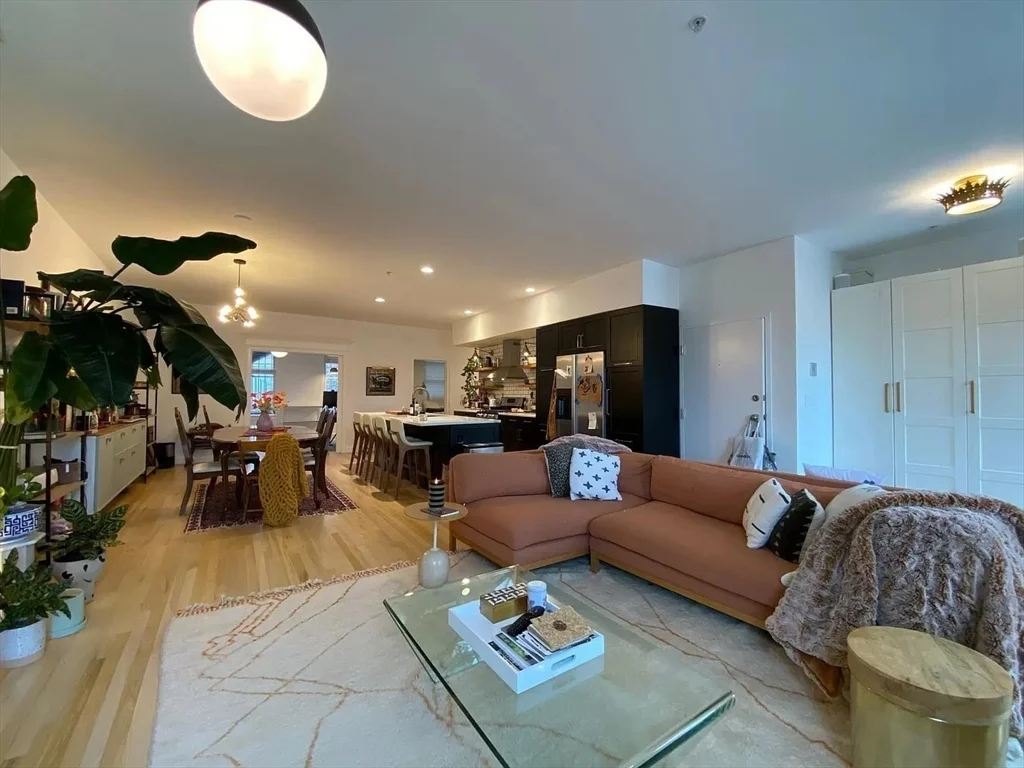 2 bed, 1 bath apartment for rent at 877 Harrison Ave Unit 5, South End — photo 7 of 31