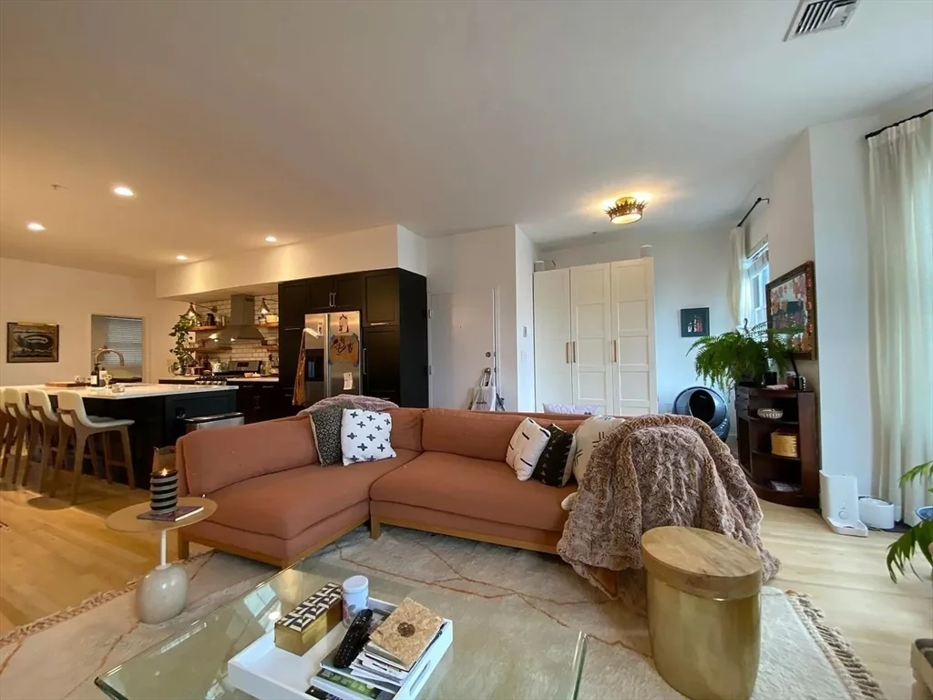 2 bed, 1 bath apartment for rent at 877 Harrison Ave Unit 5, South End — photo 6 of 31