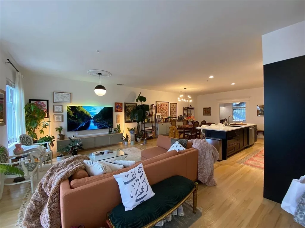 2 bed, 1 bath apartment for rent at 877 Harrison Ave Unit 5, South End — photo 8 of 31