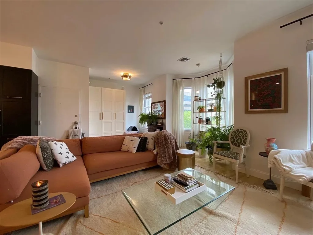 2 bed, 1 bath apartment for rent at 877 Harrison Ave Unit 5, South End — photo 5 of 31