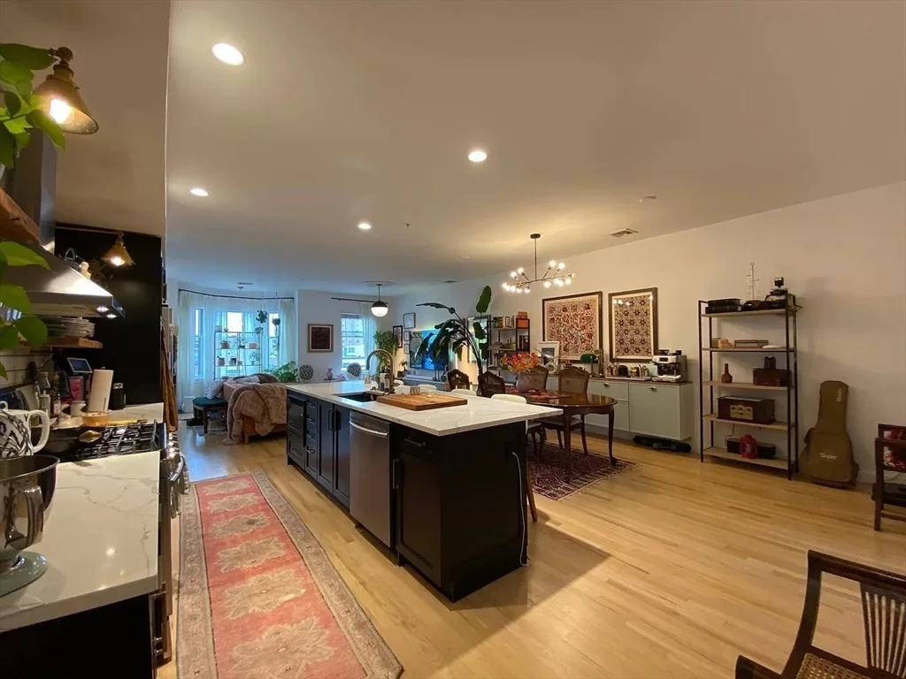 2 bed, 1 bath apartment for rent at 877 Harrison Ave Unit 5, South End — photo 3 of 31