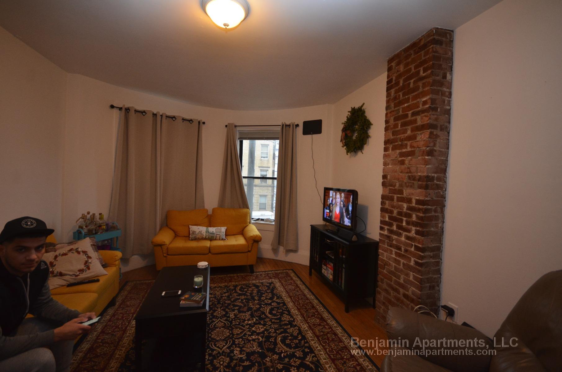 4 bed, 2 bath apartment for rent at 878 Huntington Ave Unit 2R, Mission Hill — photo 3 of 10