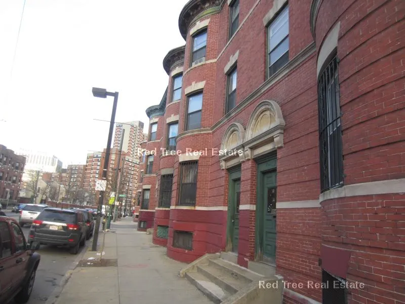 4 bed, 2 bath apartment for rent at 878 Huntington Ave Unit 3, Mission Hill — photo 9 of 10