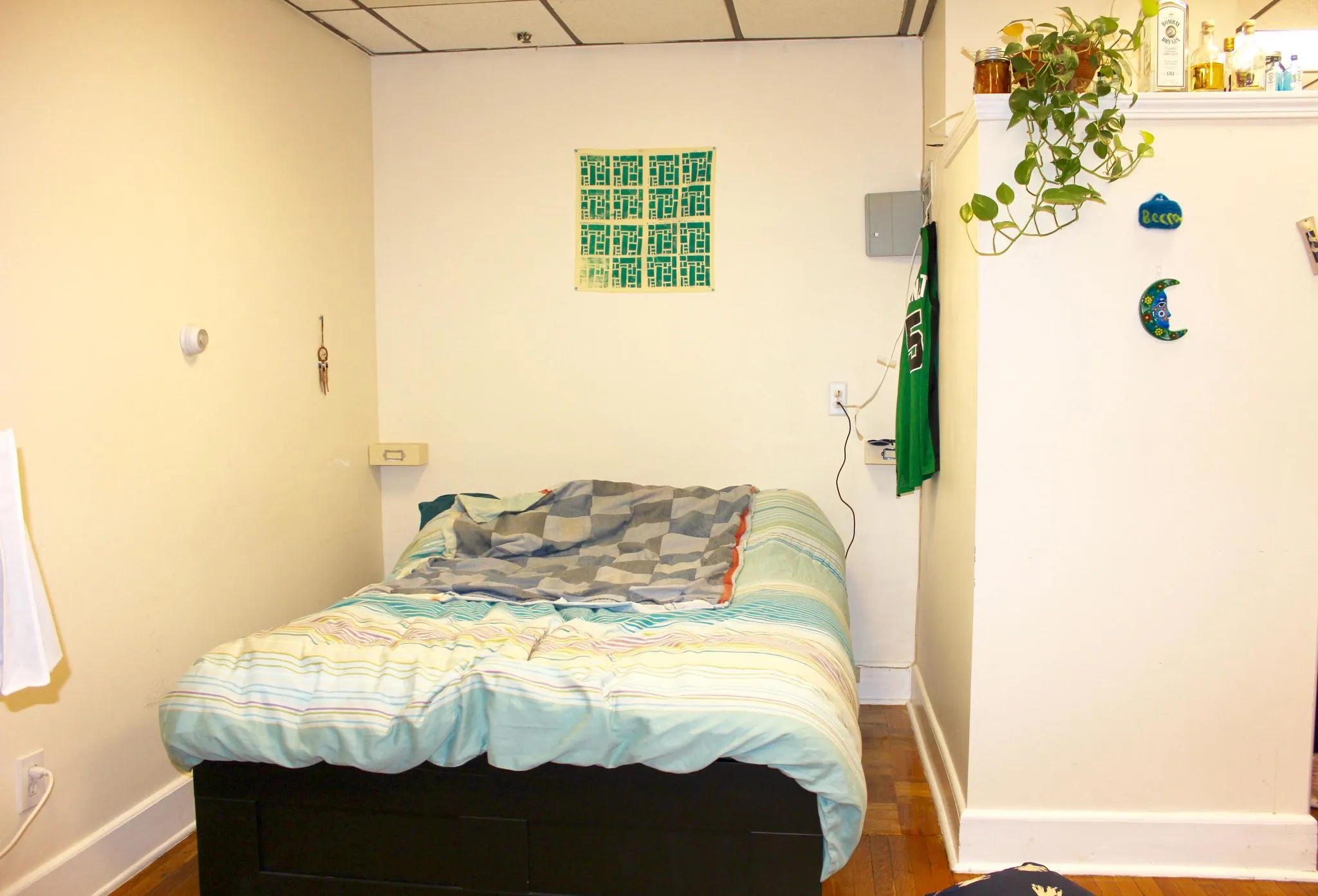 Studio bed, 1 bath apartment for rent at 879 Beacon St Unit 11, Fenway — photo 4 of 12