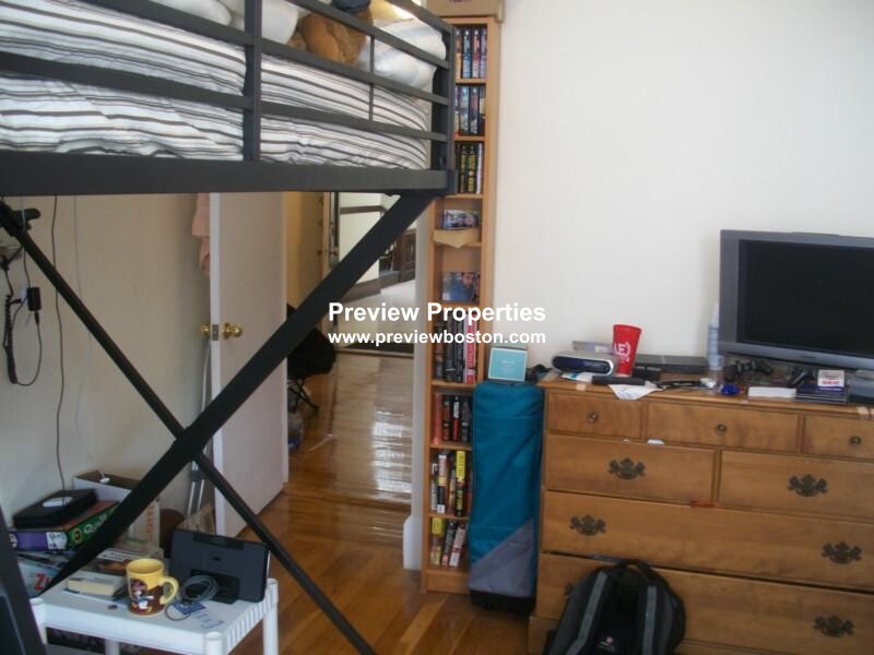 2 bed, 1 bath apartment for rent at 879 Beacon St Unit 12P, Fenway — photo 2 of 9