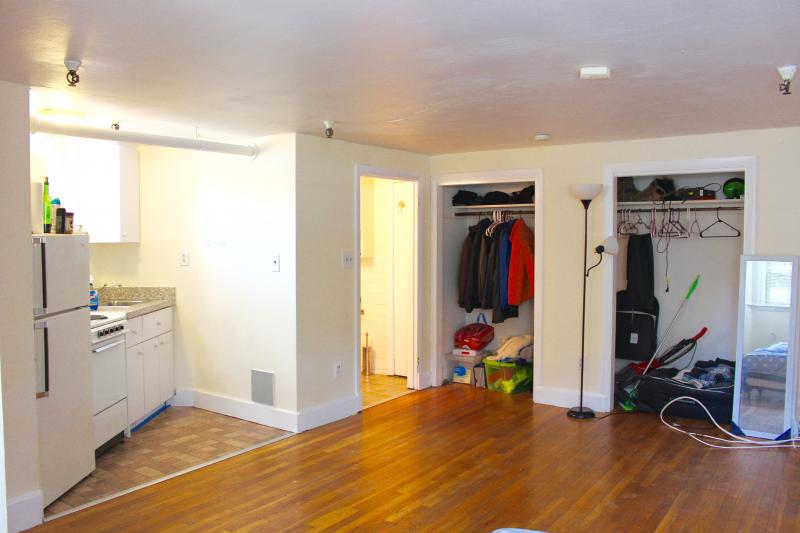 Studio bed, 1 bath apartment for rent at 879 Beacon St Unit 2, Fenway
