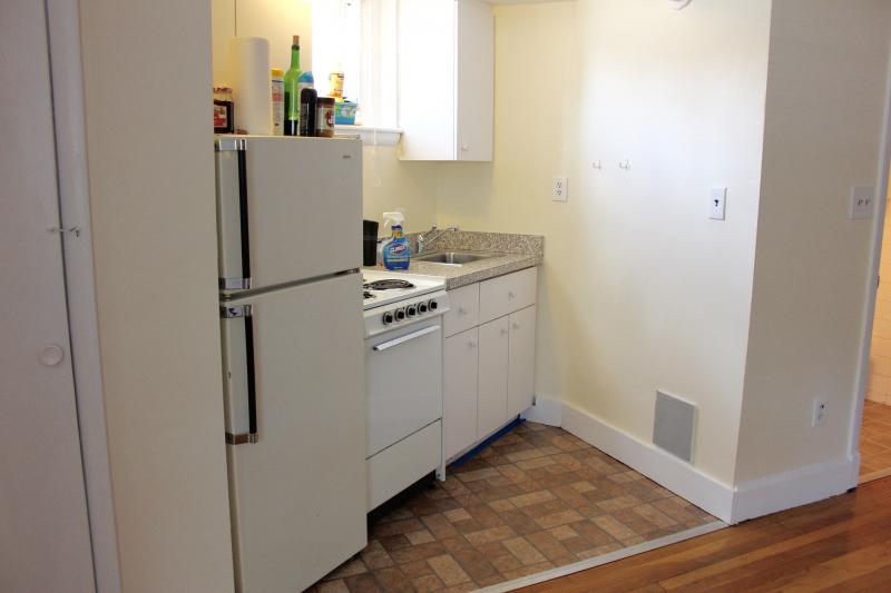 Studio bed, 1 bath apartment for rent at 879 Beacon St Unit 2, Fenway — photo 2 of 11
