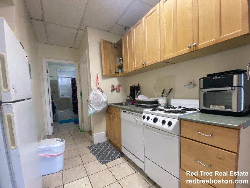 2 bed, 1 bath apartment for rent at 879 Beacon St Unit 32, Fenway — photo 2 of 15