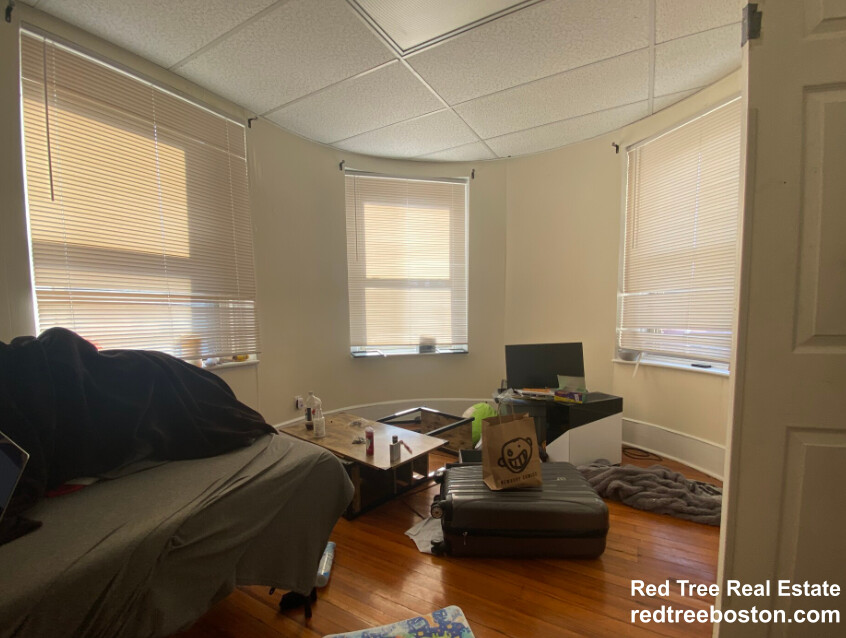 2 bed, 1 bath apartment for rent at 879 Beacon St Unit 34, Fenway — photo 5 of 15