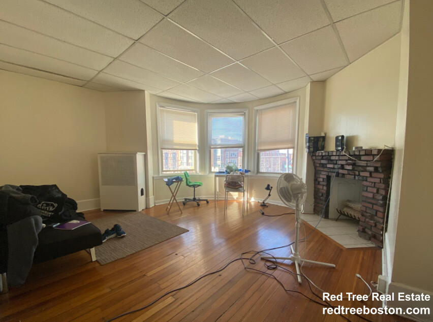 2 bed, 1 bath apartment for rent at 879 Beacon St Unit 34, Fenway