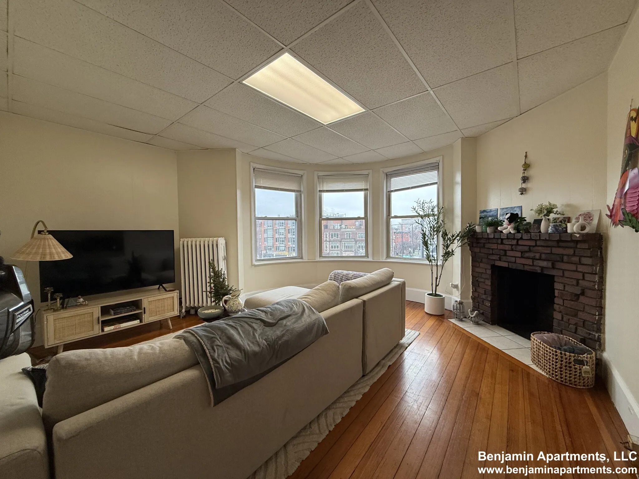 2 bed, 1 bath apartment for rent at 879 Beacon St Unit 42, Fenway — photo 1 of 9