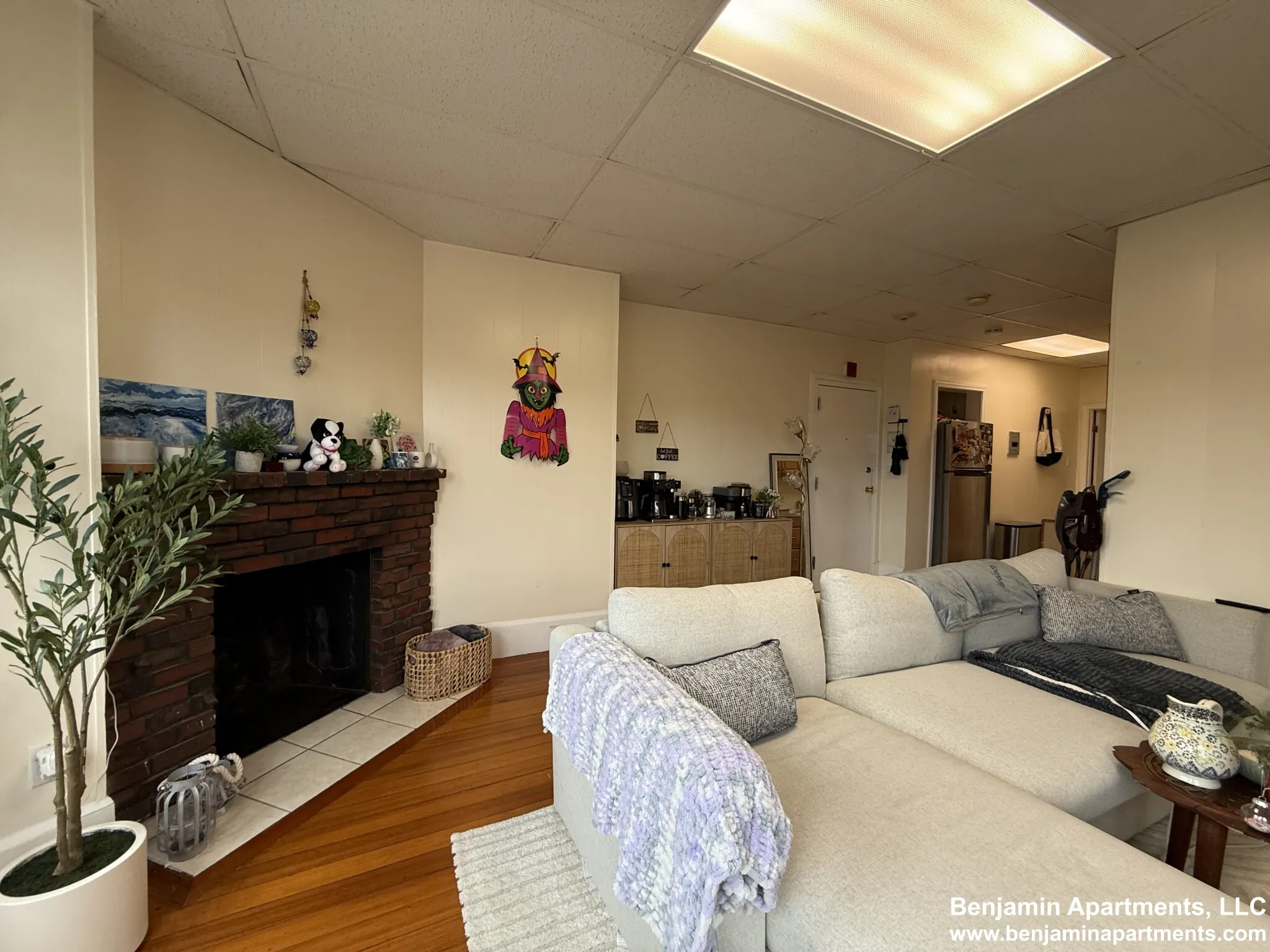2 bed, 1 bath apartment for rent at 879 Beacon St Unit 42, Fenway — photo 3 of 9