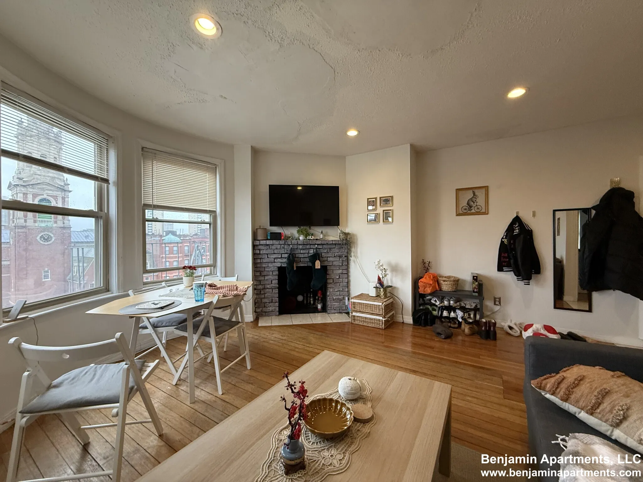2 bed, 1 bath apartment for rent at 879 Beacon St Unit 52, Fenway — photo 2 of 8