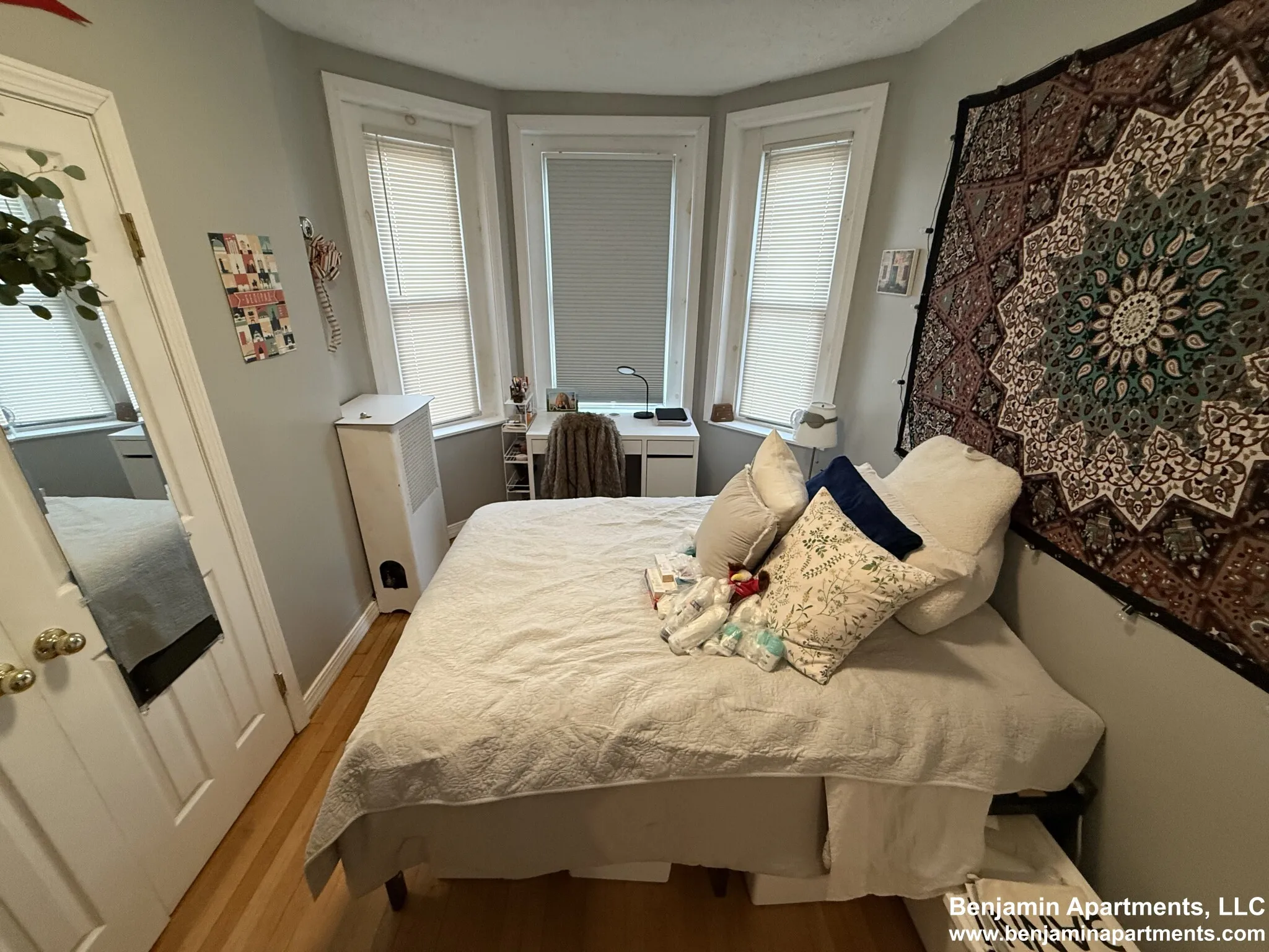 2 bed, 1 bath apartment for rent at 879 Beacon St Unit 52, Fenway — photo 3 of 8