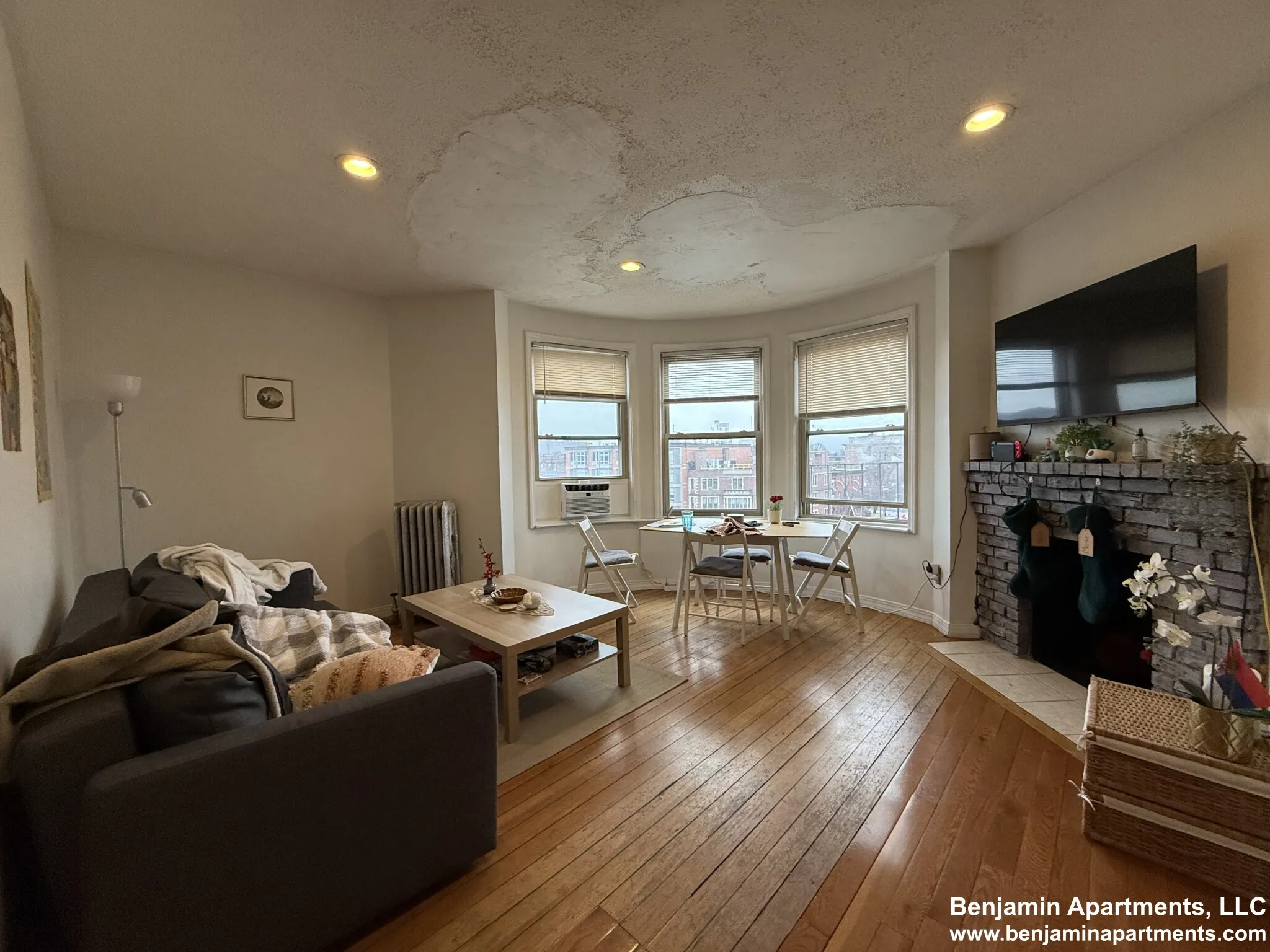 2 bed, 1 bath apartment for rent at 879 Beacon St Unit 52, Fenway