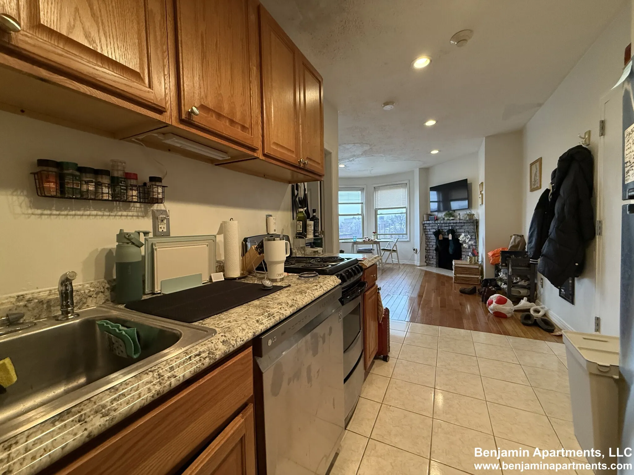 2 bed, 1 bath apartment for rent at 879 Beacon St Unit 52, Fenway — photo 7 of 8