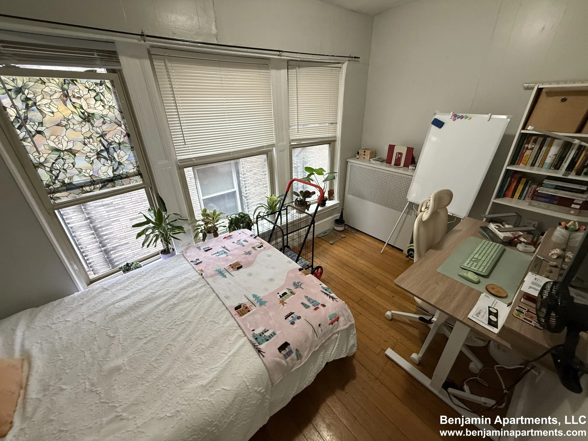 2 bed, 1 bath apartment for rent at 879 Beacon St Unit 53, Fenway — photo 2 of 6