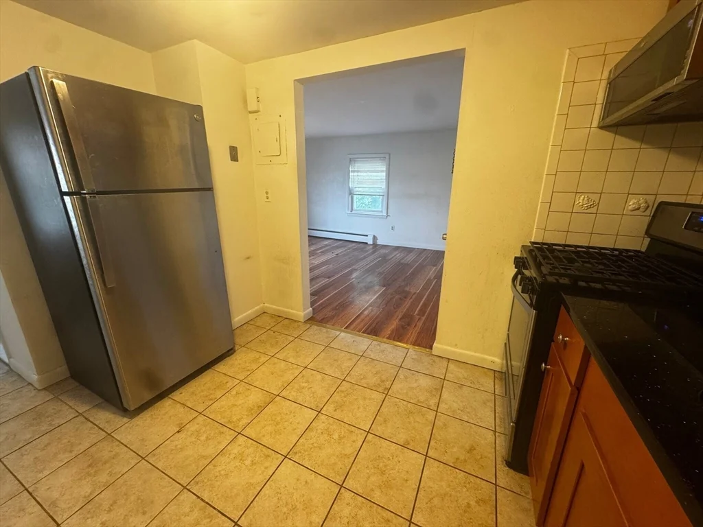1 bed, 1 bath apartment for rent at 87R Madison St Unit 2R, Malden — photo 6 of 7