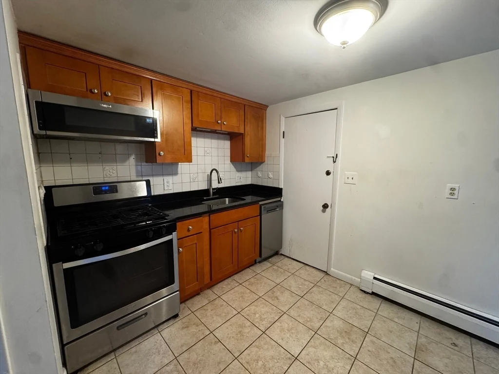 1 bed, 1 bath apartment for rent at 87R Madison St Unit 2R, Malden