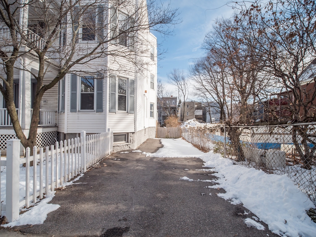 4 bed, 2 bath apartment for rent at 88 Auckland St Unit 2, Dorchester — photo 31 of 36