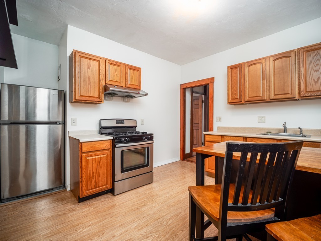 4 bed, 2 bath apartment for rent at 88 Auckland St Unit 2, Dorchester — photo 2 of 36