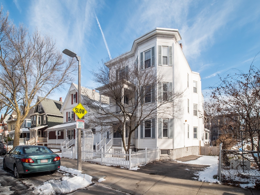 4 bed, 2 bath apartment for rent at 88 Auckland St Unit 2, Dorchester — photo 32 of 36