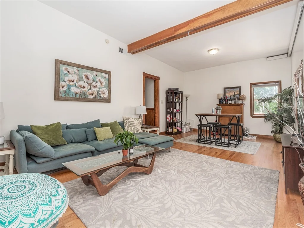 4 bed, 1 bath apartment for rent at 88 Auckland St Unit 3, Dorchester — photo 1 of 30