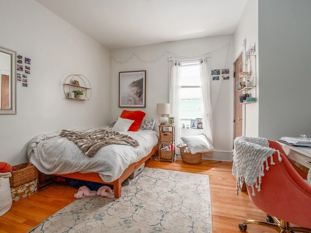 4 bed, 1 bath apartment for rent at 88 Auckland St Unit 3, Dorchester — photo 10 of 30