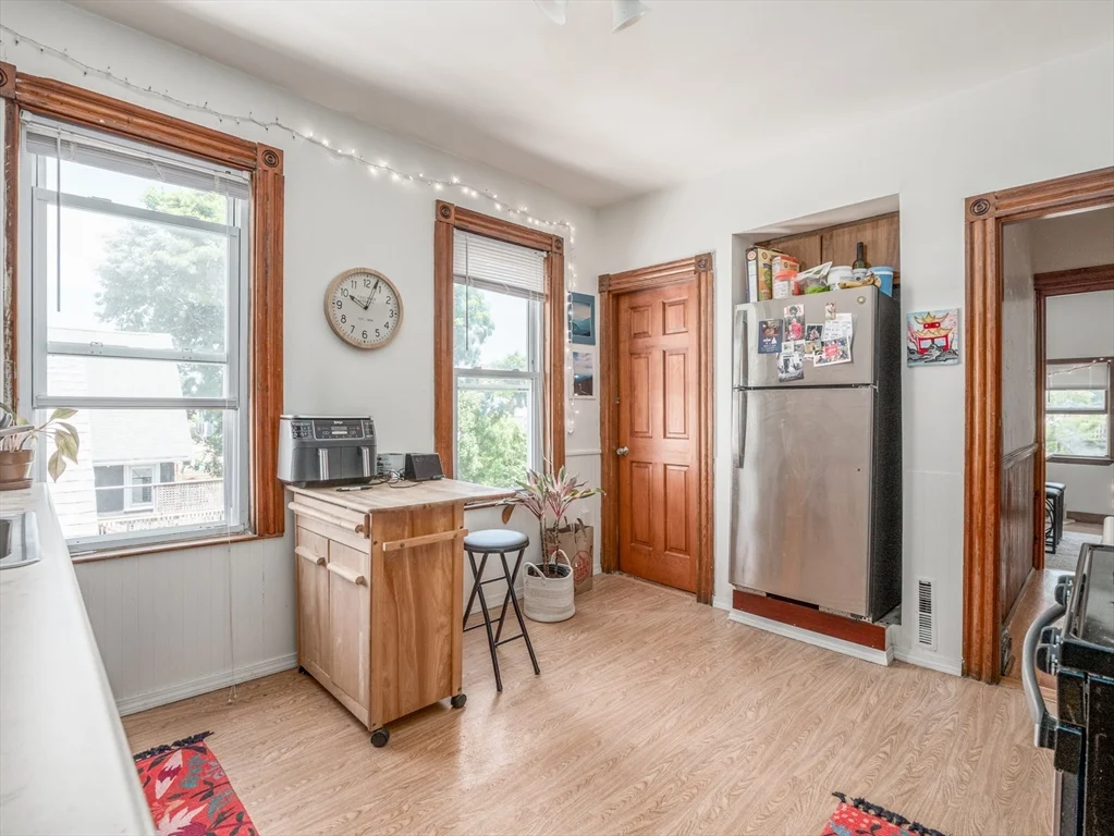 4 bed, 1 bath apartment for rent at 88 Auckland St Unit 3, Dorchester — photo 7 of 30