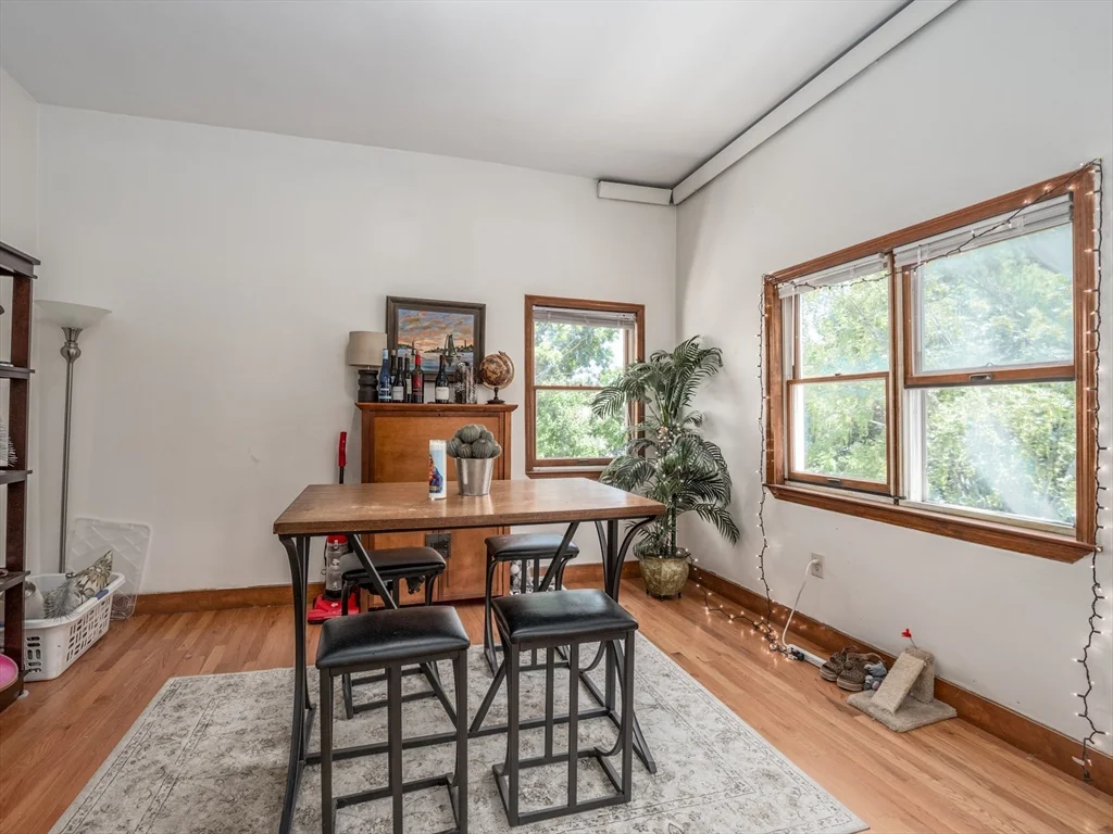 4 bed, 1 bath apartment for rent at 88 Auckland St Unit 3, Dorchester — photo 8 of 30
