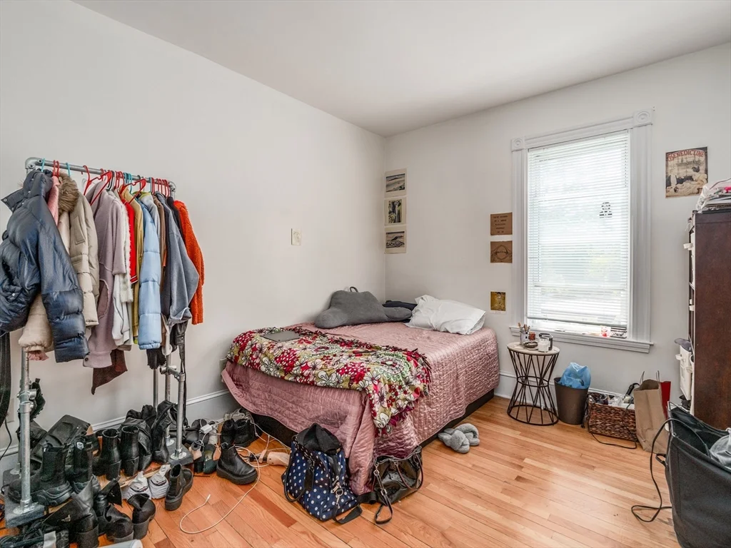 4 bed, 1 bath apartment for rent at 88 Auckland St Unit 3, Dorchester — photo 16 of 30