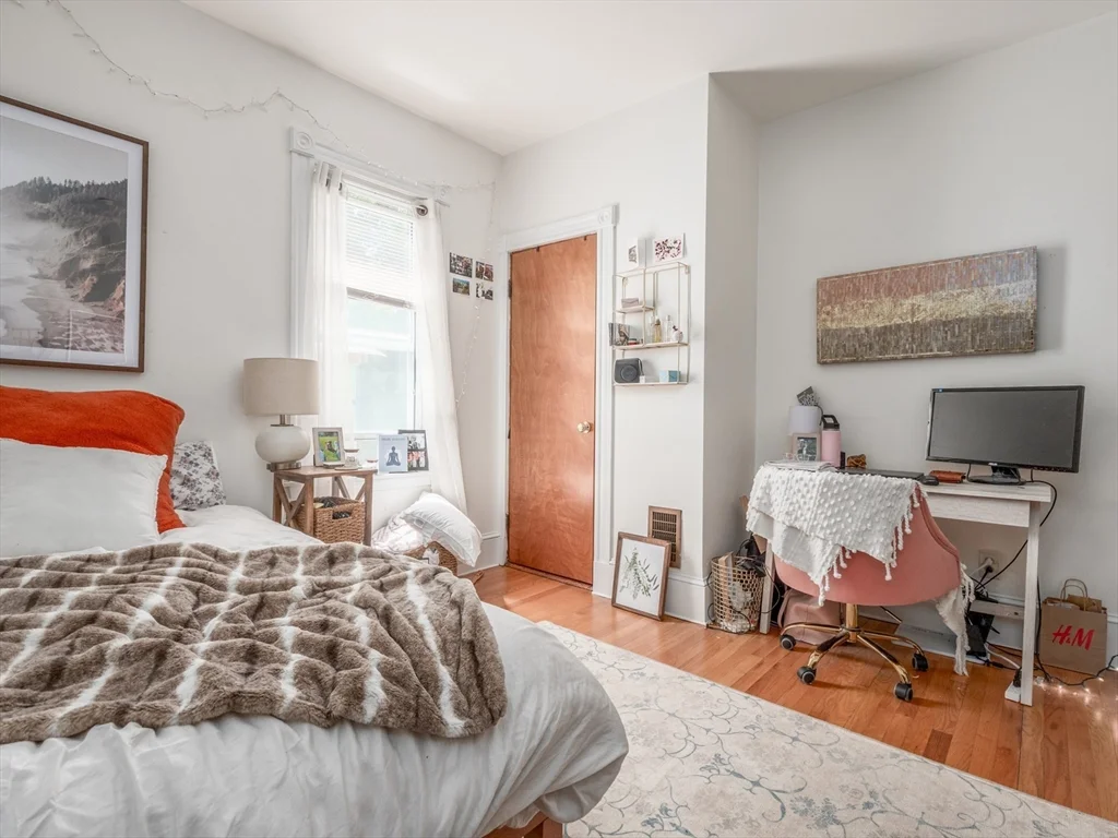 4 bed, 1 bath apartment for rent at 88 Auckland St Unit 3, Dorchester — photo 11 of 30