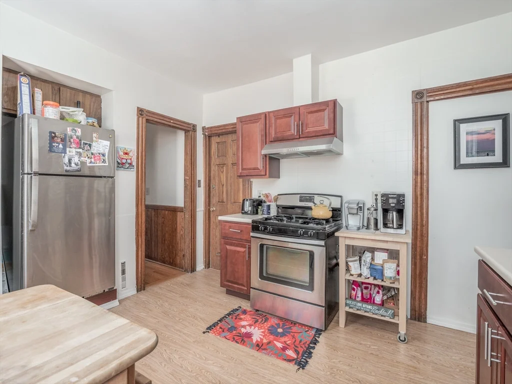 4 bed, 1 bath apartment for rent at 88 Auckland St Unit 3, Dorchester — photo 6 of 30