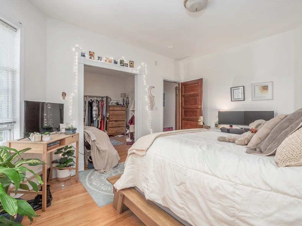 4 bed, 1 bath apartment for rent at 88 Auckland St Unit 3, Dorchester — photo 13 of 30