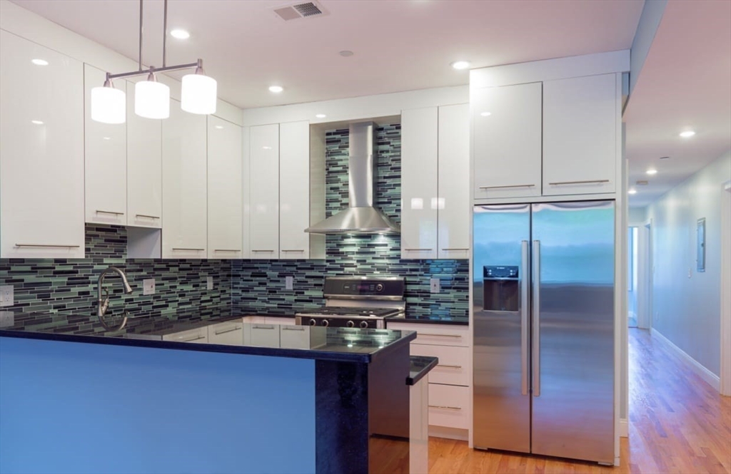 3 bed, 2 bath apartment for rent at 88 Browne St Unit 1, Brookline — photo 2 of 13