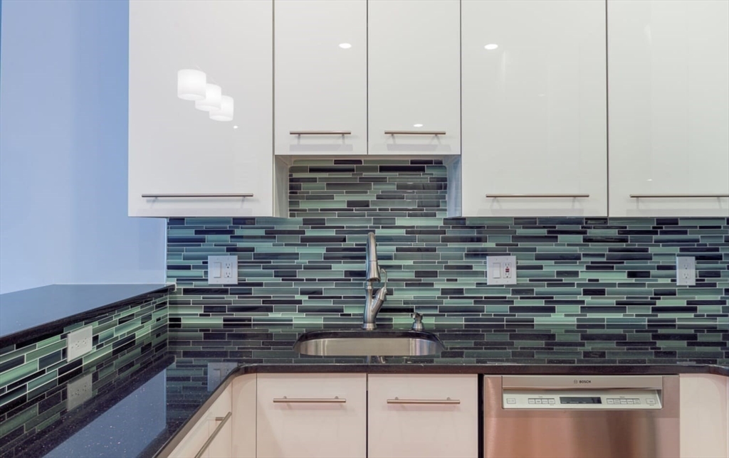 3 bed, 2 bath apartment for rent at 88 Browne St Unit 1, Brookline — photo 3 of 13