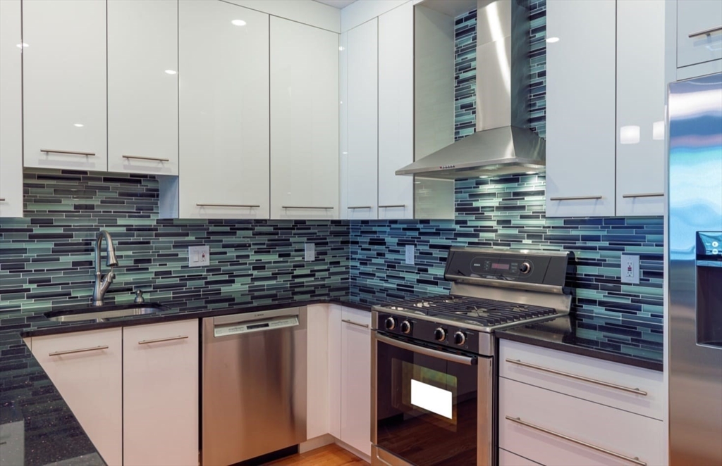 3 bed, 2 bath apartment for rent at 88 Browne St Unit 1, Brookline