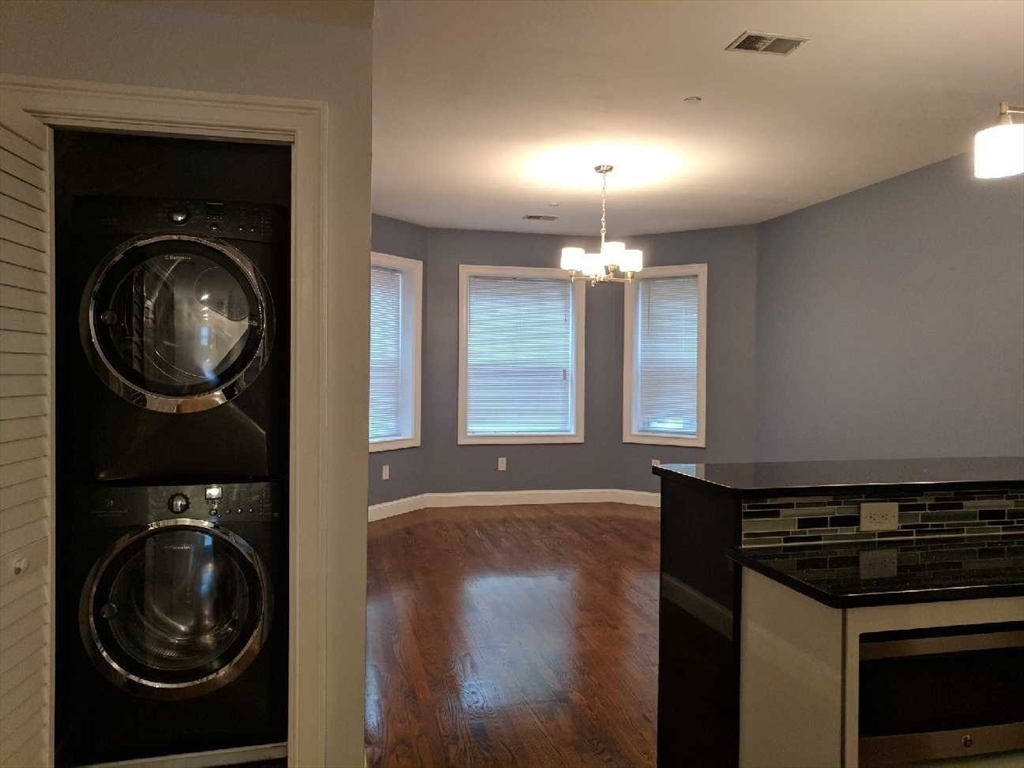 3 bed, 2 bath apartment for rent at 88 Browne St Unit 1, Brookline — photo 4 of 13