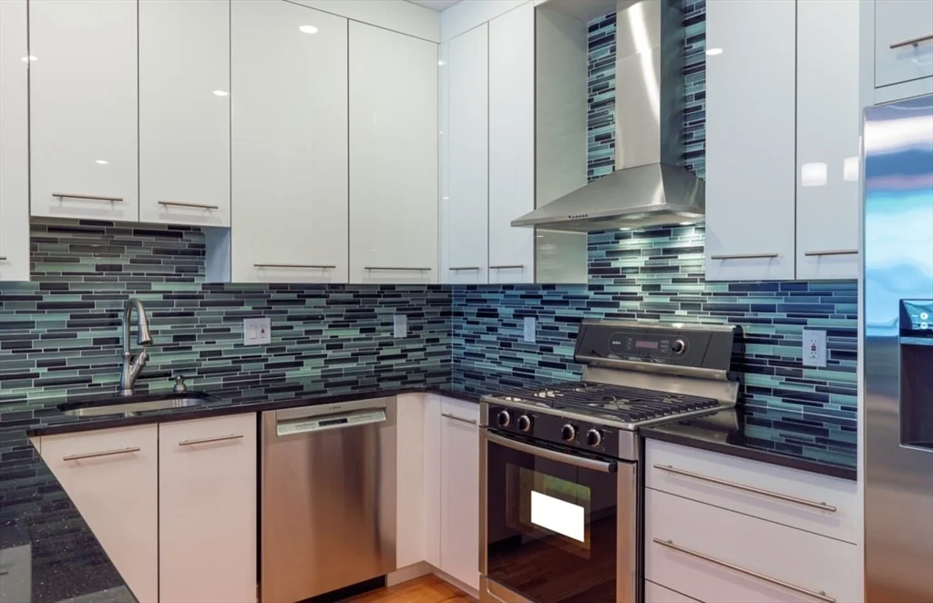 4 bed, 2 bath apartment for rent at 88 Browne St Unit 2, North Brookline — photo 3 of 14