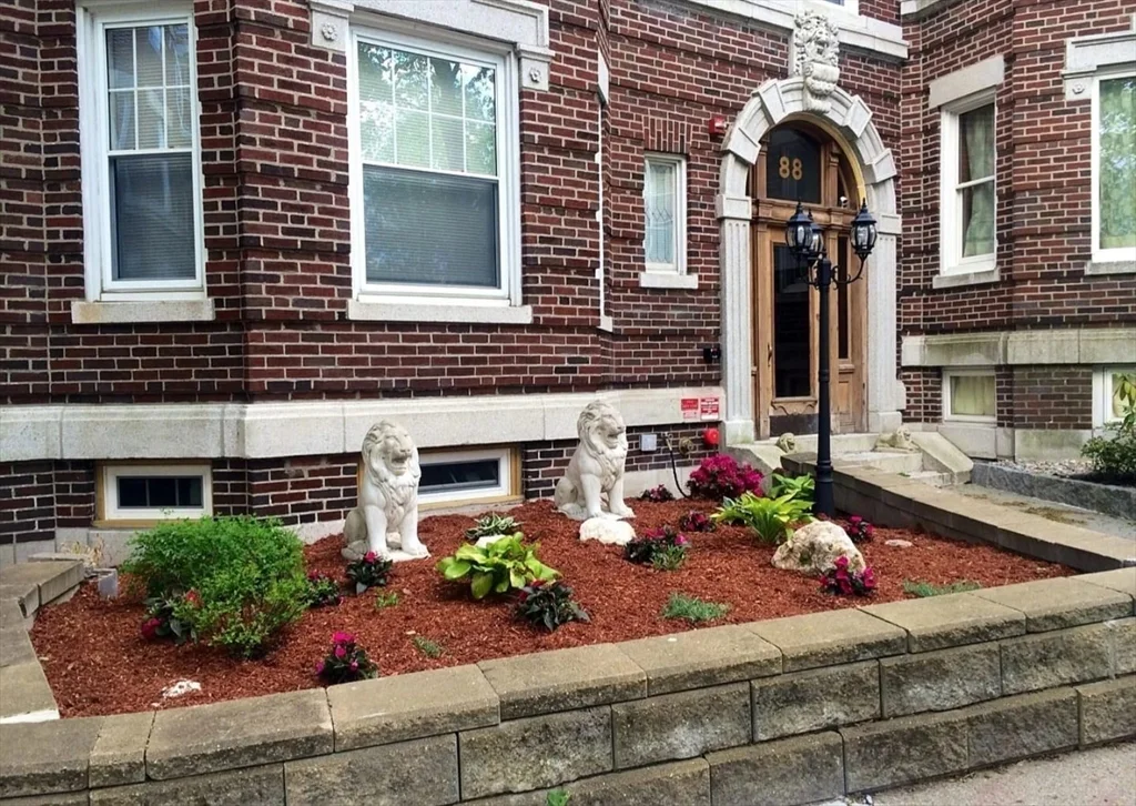 4 bed, 2 bath apartment for rent at 88 Browne St Unit 2, North Brookline — photo 14 of 14