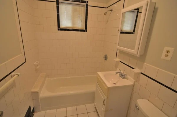 3 bed, 1 bath apartment for rent at 88 Burt St Unit 1, Dorchester — photo 9 of 11