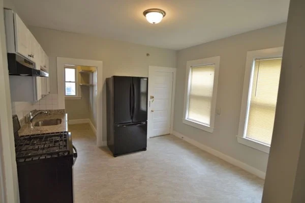 3 bed, 1 bath apartment for rent at 88 Burt St Unit 1, Dorchester — photo 2 of 11