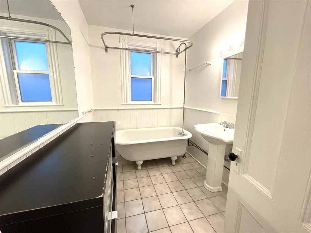 4 bed, 1 bath apartment for rent at 88 Calumet St Unit 2A, Mission Hill — photo 11 of 25