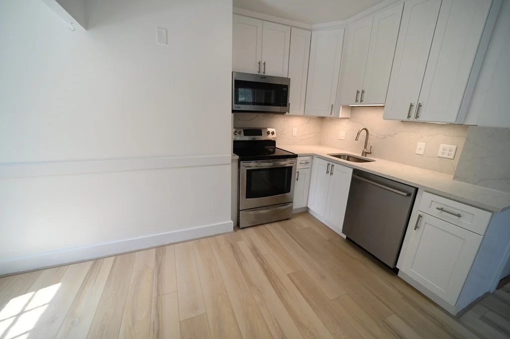 3 bed, 1 bath apartment for rent at 88 Central St Unit 1, Auburndale — photo 2 of 18