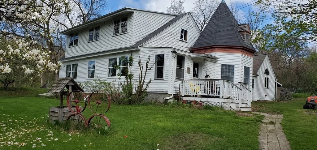 2 bed, 1 bath apartment for rent at 88 Clark Rd Unit 1, Shirley