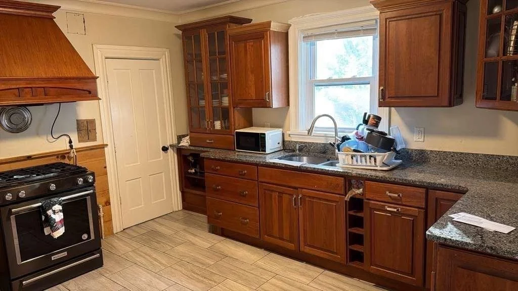 3 bed, 1 bath apartment for rent at 88 Clark Unit 2, Clinton — photo 4 of 17