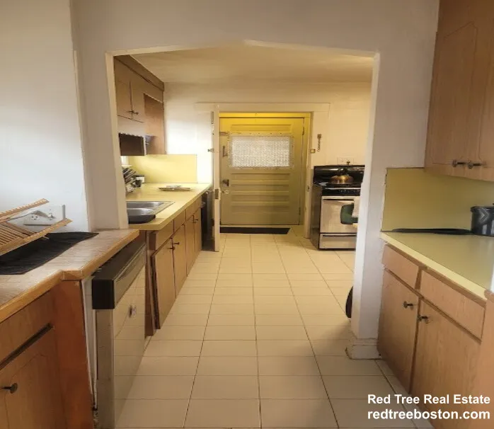 3.5 bed, 1 bath apartment for rent at 88 Colborne Rd Unit 2, Brighton — photo 5 of 14